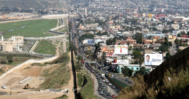 Autos en frontera con México podrían usarse para financiar muro y los mexicanos responden a la amenza de Trump