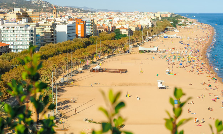 El turismo nacional le da un respiro al sector hotelero español rebajando la caída al 73,4 % en el mes de julio