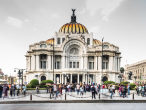 La economía 2020 méxicana caerá hasta un 12.8 %, es la previsión del Banco central de México