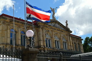 Costa Rica corregirá la ley de empleo público